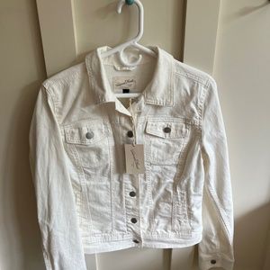 New with tags women Universal Thread white denim jean jacket size medium